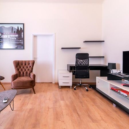 Jevrejska - Central Apartment With Free Parking Novi Sad Luaran gambar